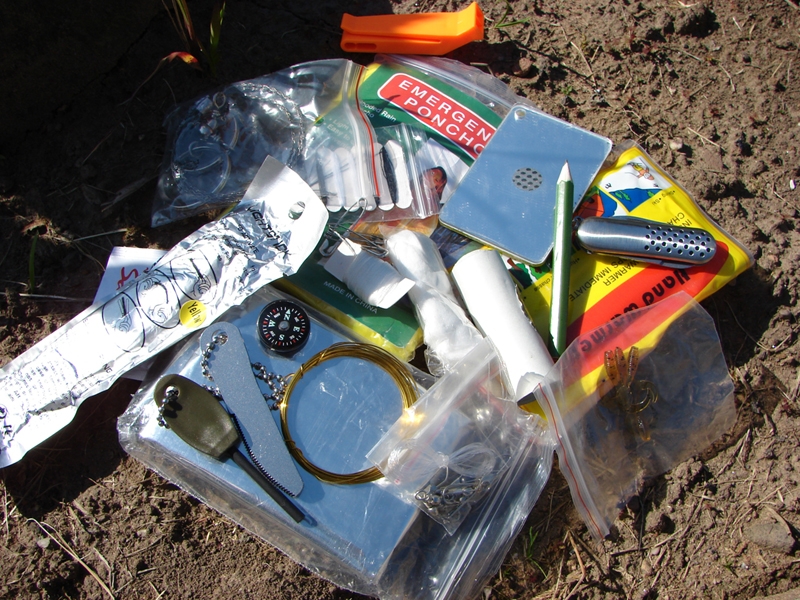 Messer / Outdoor - Überlebensset-Survival Kit EXTREM 34-teilig  wasserdichte Box