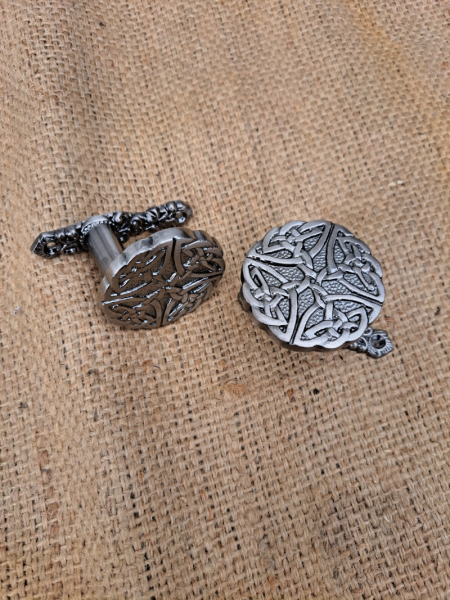 Gewehr- und Schwert-Wandhalter Keltisch​