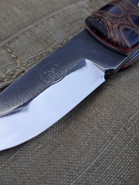 Citadel Saigon – Banksia Zapfen & Violettes Kunstharz