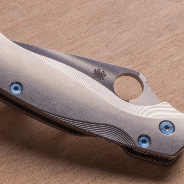 Flytanium Spyderco Paramilitary 2 Lotus Titan Griffschalen
