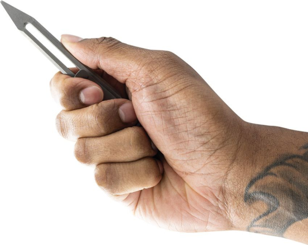 Toor Knives The Hard Drive Pry Bar: Das ultimative Titan EDC-Tool