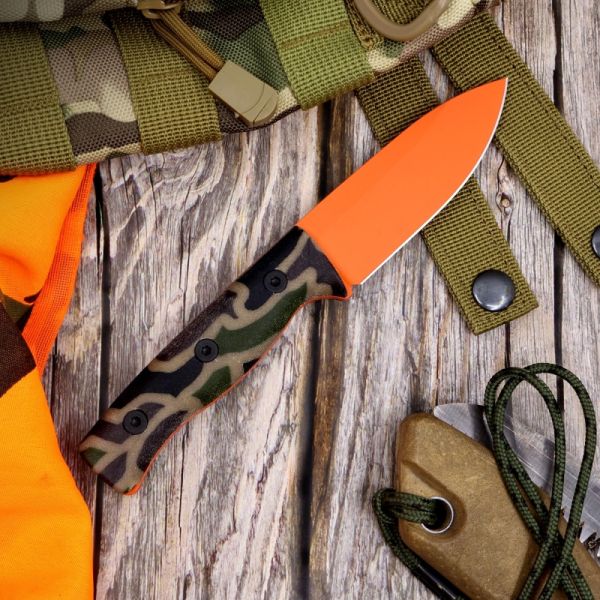 White River Ursus Cub, Orange Cerakote Messer, CPM Magnacut, Duck Camo G-Carta, Jagdmesser orange, Bushcraft Messer beschichtet, Outdoor Messer USA.